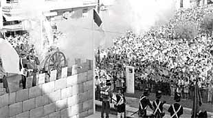 El tradicional cañonazo marcó el arranque de las fiestas de San Sebastián.