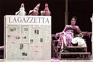 Una escena de La gazzetta, con la que se ha inaugurado el Festival Rossini de Pesaro.