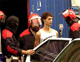 La Ertzainza detiene en Rekalde a un presunto involucrado en atentandos de la  kale borroca .