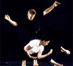 Mijaíl Barishnikov y Deborah Hay, en un dueto de    PASTForward. 