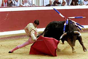 Morante de la Puebla, durante su faena de muleta a su primer toro.