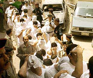   Juicio en Egipto contra 52 acusados por ser homosexuales   