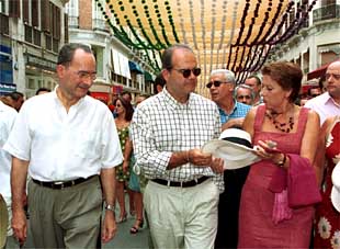 Chaves insta a Martínez a que ejerza su autoridad para impedir a Arenas 'emponzoñar' Andalucía