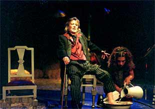 Representación de la obra  La fuerza de la costumbre  en el teatro al aire libre de El Canto de la Cabra.