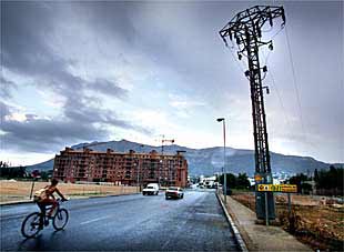 Impacto visual que produce una de las torres eléctricas del rnmunicipio de Dénia.