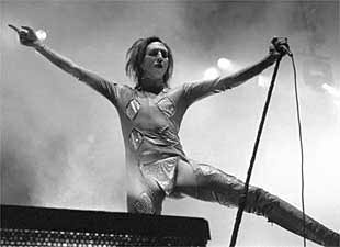 Marilyn Manson, en un concierto de la plaza de toros de Leganés, Madrid, en 1998.