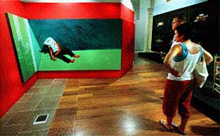 La exposición    Líneas de fuga , una de las muestras que se exhiben dentro del marco de la Bienal de Valencia.