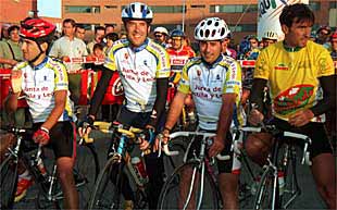 De izquierda a derecha, Carmelo Miranda, Pedro Delgado, Carlos Hernández y José Luis de Santos, ayer en Segovia.