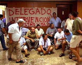 Encierro de gruistas de la construcción en Sevilla