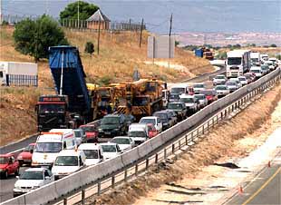 Vehículos atascados en la autovía de Colmenar Viejo.