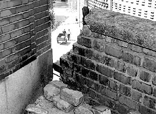 Muere un joven argelino al caer de un muro en Bilbao al huir de la Ertzaintza