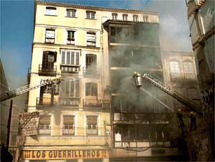 Edificio incendiado en el centro de Málaga.