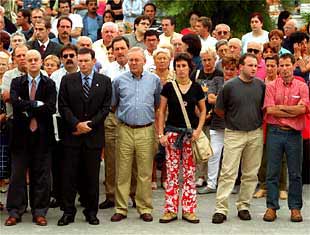 Batasuna se suma a las fuerzas democráticas en la protesta por la explosión del juguete bomba