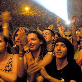 Manu Chao revoluciona Bilbao con su arrolladora carga de mestizos