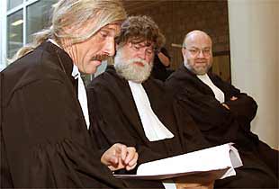 Los abogados de Milosevic aseguran que su detención fue ilegal