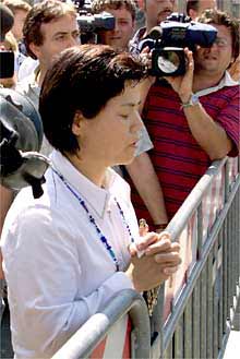 Milingo reaparece en público para confirmar su ruptura matrimonial