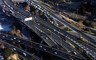 Las autopistas A-17, A-18 y la carretera N-152, a su paso por Montcada Reixach (Barcelona).