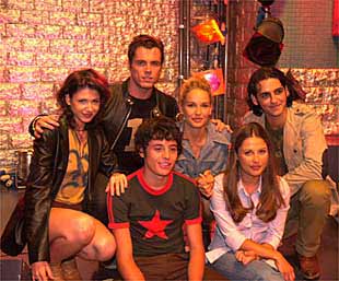 Los nuevos intérpretes de la serie de Tele 5    Al salir de clase. 