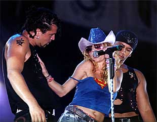 Paulina Rubio, durante su actuación en Son Latinos.