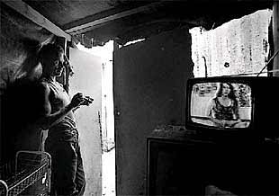 Catorce inmigrantes ocupan una finca privada en Cabrera de Mar