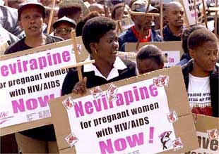 Protesta en Suráfrica para exigir que las madres gestantes con sida sean medicadas