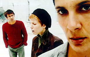 Fabrizio Giffuni, Sonia Bergamasco y Rosalinda Celentano, en    L'amore probabilmente,  de Giuseppe Bertolucci.