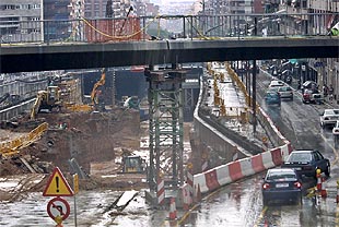 Las tormentas provocan  un accidente múltiple en la B-20 en Barcelona y un gran apagón en Girona