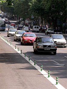 El municipio extenderá los pivotes abatibles por Ciudad Lineal y la carretera de Extremadura