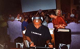 El disc-jockey Erick Morillo en una discoteca de Benidorm en una imagen cedida por la promotora Vibe.