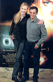 Alejandro Amenábar y Nicole Kidman durante la presentación de  Los otros  en Madrid.