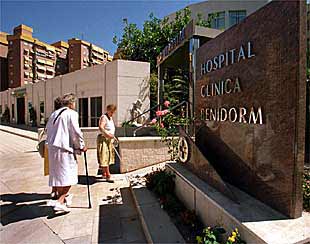 Entrada de la Clínica Benidorm, que ha ampliado sus instalaciones.