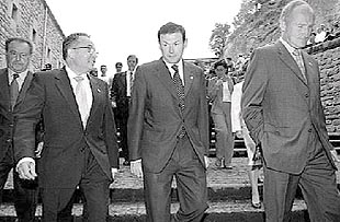 El  lehendakari , Juan José Ibarretxe, acudió ayer al monasterio de la Virgen de Arantzazu, en Oñati, para celebrar la festividad de la patrona de Guipúzcoa.