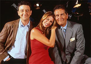 De izda. a dcha., Ramón Aranguren, Ana García Siñeriz y Fernando Schwartz, en el plató de  Lo + Plus .