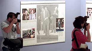 La exposición   Imágenes de nuestra tierra 2000,    en la Sala Imagen de Sevilla. 