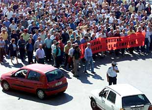 Cabecera de la manifestación de trabajadores de Trefilerías Quijano celebrada ayer en Santander.
