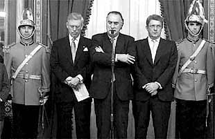 El alcalde de Bilbao, Iñaki Azkuna, en la apertura de la jornada  El terrorismo contra los medios informativos .