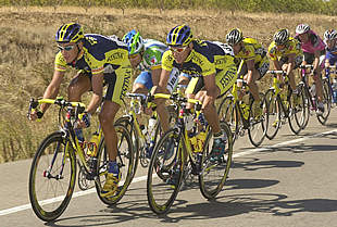 Los componentes del equipo Festina, ayer, en un momento de  la etapa entre  Logroño y Zaragoza.