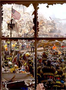 Bomberos de Nueva York trabajaban ayer en las ruinas del World Trade Center.