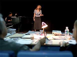 Una de las aspirantes, durante la audición para la obra  El fantasma de la ópera .