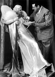 Jean Harlow y George Cukor, durante el rodaje de  Cena a las ocho , imagen del libro  George Cukor, una doble vida. 
