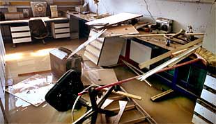 La fuerza de la tromba procedente de una rotonda construida a 800 metros arrasó los laboratorios y sistemas del campus de Paterna.