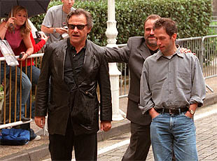 El actor Harvey Keitel (izda.), junto al director del Festival, Mikel Olaciregui, y Tim Blake Nelson.