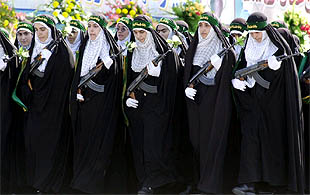 IRÁN CONMEMORA LA GUERRA