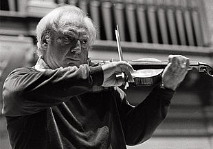 El violinista Isaac Stern en Boston.
