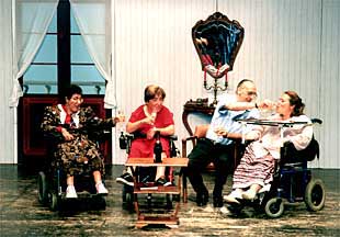 El grupo Rompiendo Barreras, en una actuación en el centro Rigoberta Menchú de Leganés.