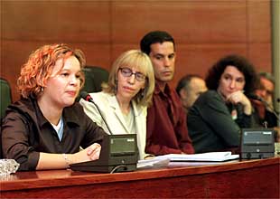 Leire Pajín (izquierda) y Marisa Castro presentan sus leyes de matrimonio entre homosexuales.