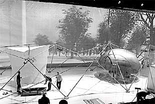 Aspecto del montaje de la    casa inteligente  en el Mercat de les Flors.
