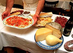 Productos regionales en la cena de presentación de la Associació dels Sards a Espanya.