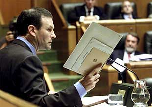 El    lehendakari,  Juan José Ibarretxe, durante el pleno de investidura el pasado 11 de julio.