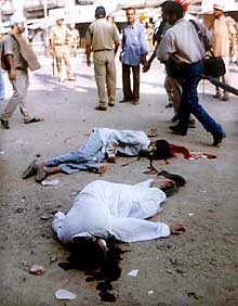 CUATRO ACTIVISTAS ISLÁMICOS INDIOS MUEREN A MANOS DE LA POLICÍA.